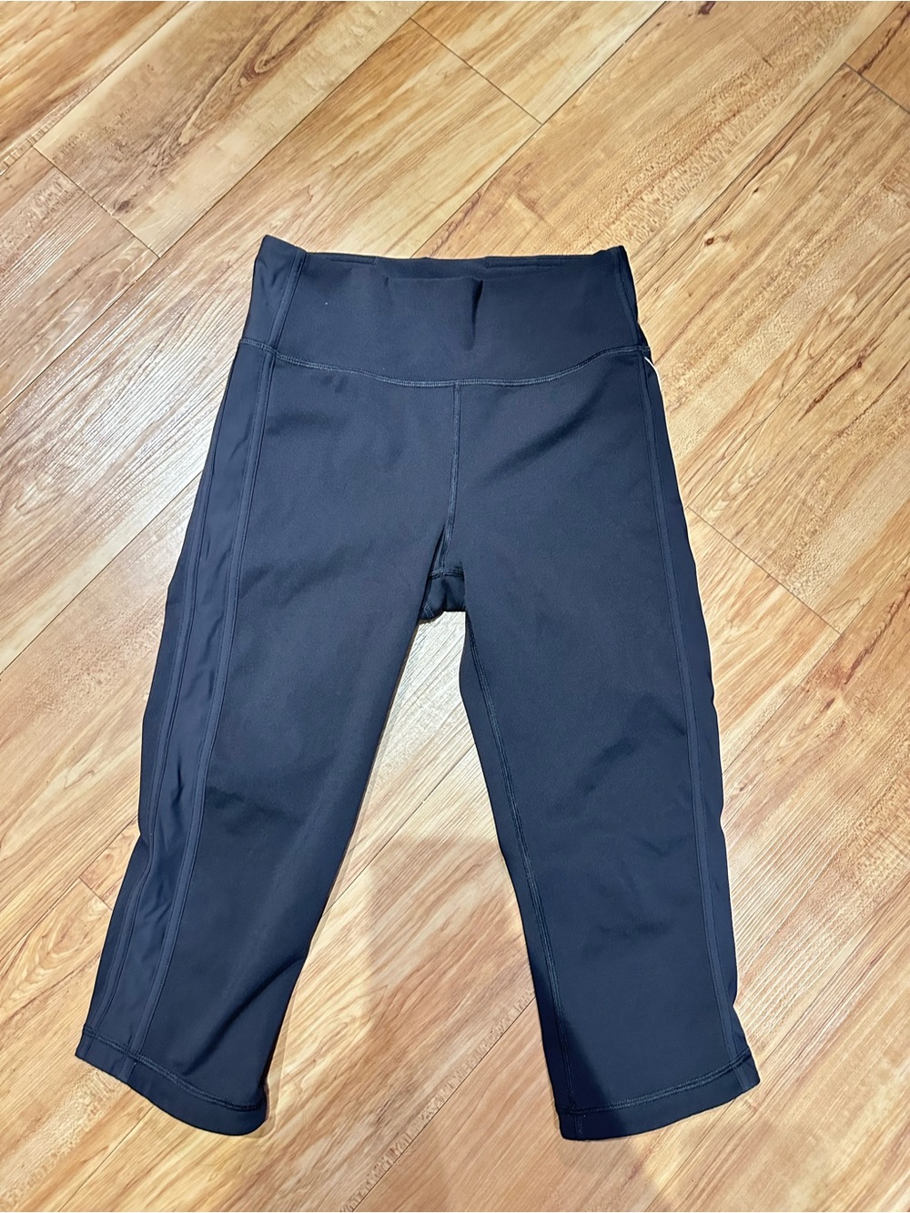LuluLemon leggings Size 6 Active Capri Leggings - NEW